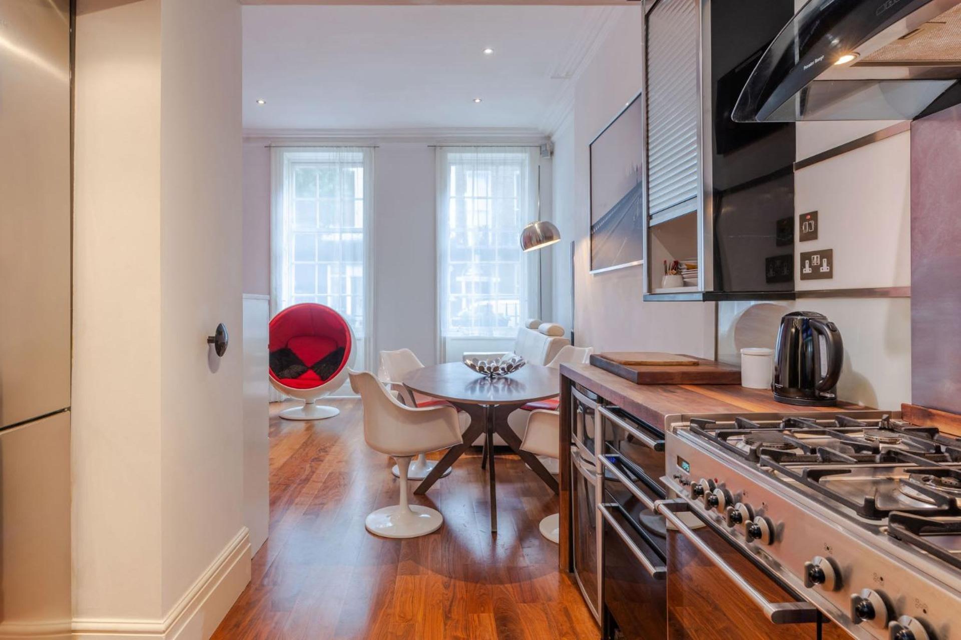 The "Red Room Apartment" - Fitzrovia - By Frankie Says London Exterior photo