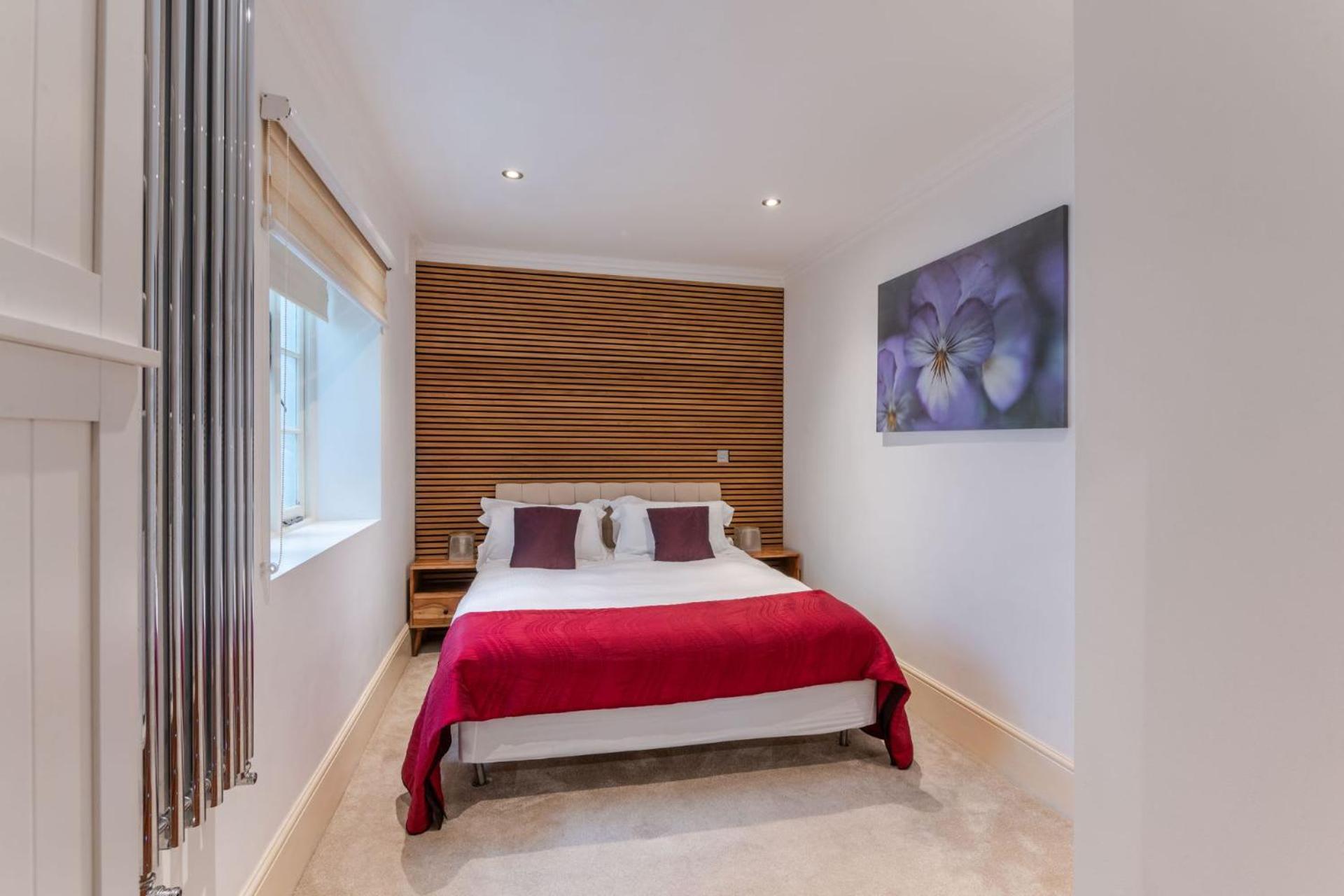 The "Red Room Apartment" - Fitzrovia - By Frankie Says London Exterior photo