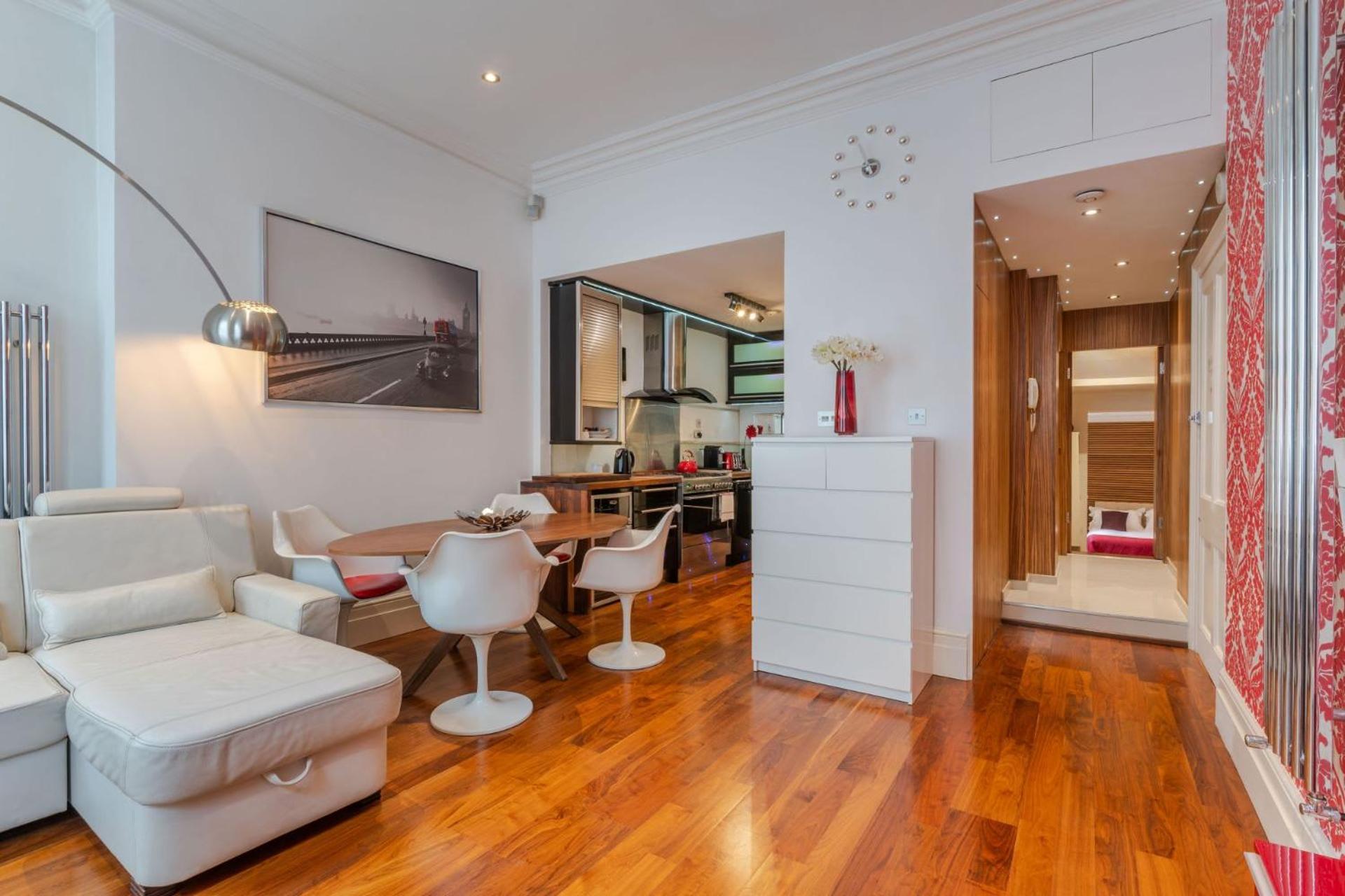 The "Red Room Apartment" - Fitzrovia - By Frankie Says London Exterior photo