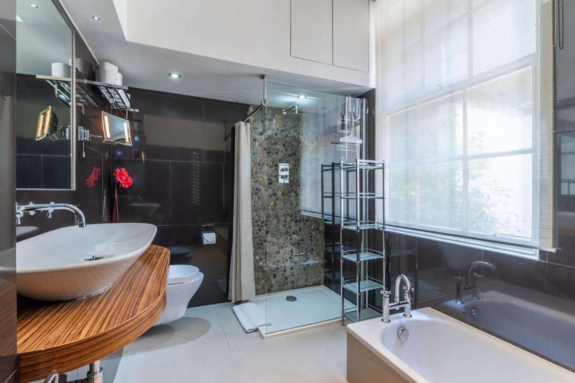 The "Red Room Apartment" - Fitzrovia - By Frankie Says London Exterior photo
